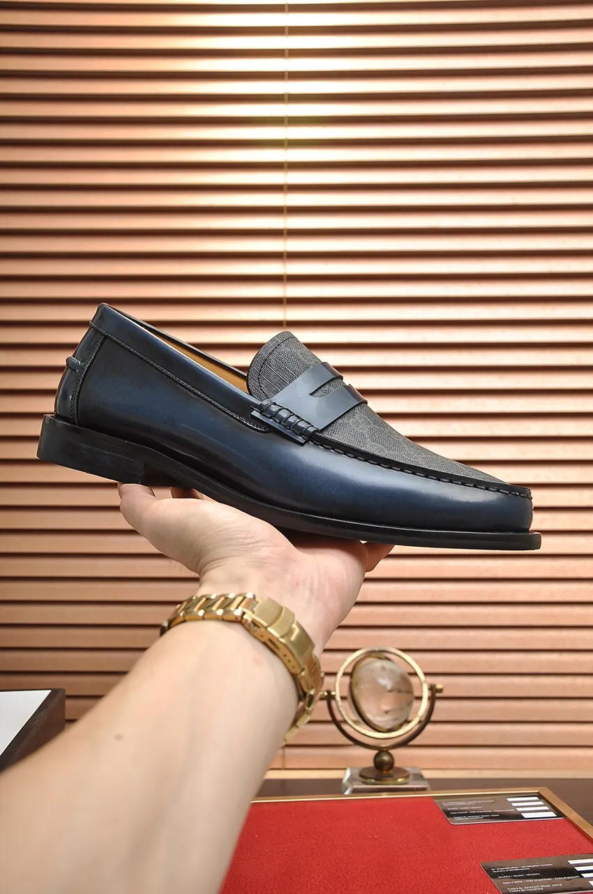Men's shoes💰560💶Italy's top luxury men's shoe giant (GUCCI) (Gucci) (full cowhide lining) new arrival🍃Original European style🔰 Pleasant to the eye😍In order to make the shoes more durable and non-deformable🌀The production continues to follow traditional methods but there is still no lack of innovation💪Choose original sheepskin for the leather♻️ Smooth and natural And extra bright ⭐Made of imported cowhide, the first choice of rich people 38-45 (45 customized)